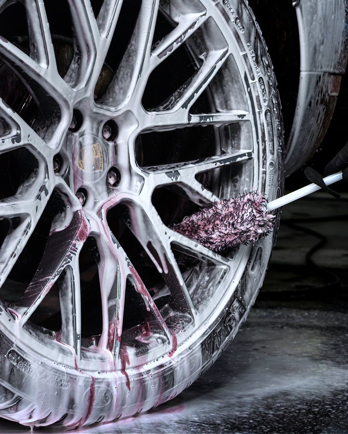 Cleaning alloy wheel
